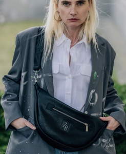 Listonoszka crossbody z czarnej eko skóry